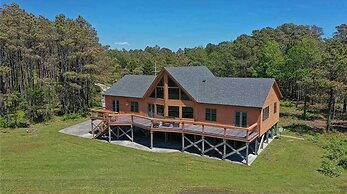 Nautical Getaway 3 Bedroom Home by RedAwning