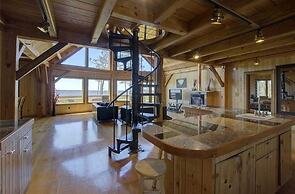 Nautical Getaway 3 Bedroom Home by RedAwning