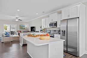 The Blue Chill 3 Bedroom Townhouse by RedAwning