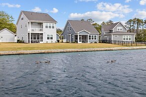 The Blue Chill 3 Bedroom Townhouse by RedAwning