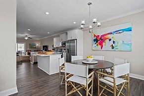 The Blue Chill 3 Bedroom Townhouse by RedAwning