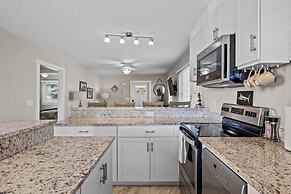 Mi Faro 2 Bedroom Duplex by RedAwning