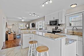 Mi Faro 2 Bedroom Duplex by RedAwning