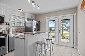 Mi Faro 2 Bedroom Duplex by RedAwning