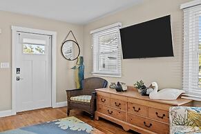 Mi Faro 2 Bedroom Duplex by RedAwning