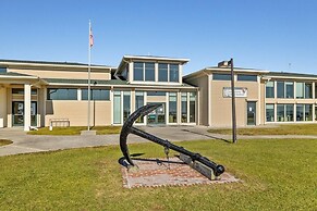 Mi Faro 2 Bedroom Duplex by RedAwning