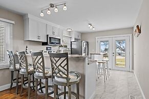 Mi Faro 2 Bedroom Duplex by RedAwning