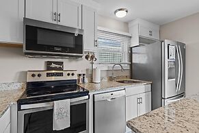 Mi Faro 2 Bedroom Duplex by RedAwning