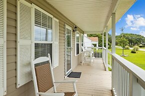 High Tider 3 Bedroom Home by RedAwning