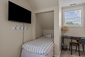 High Tider 3 Bedroom Home by RedAwning