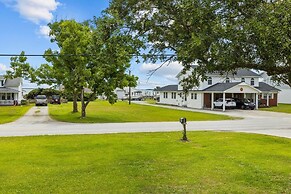 High Tider 3 Bedroom Home by RedAwning