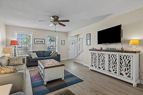 High Tider 3 Bedroom Home by RedAwning