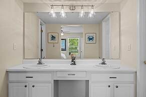 High Tider 3 Bedroom Home by RedAwning