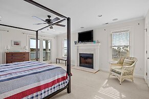 Downeast Retreat 4 Bedroom Home by RedAwning