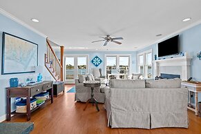 Downeast Retreat 4 Bedroom Home by RedAwning