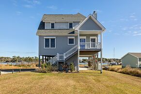 Downeast Retreat 4 Bedroom Home by RedAwning