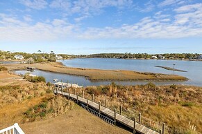 Downeast Retreat 4 Bedroom Home by RedAwning