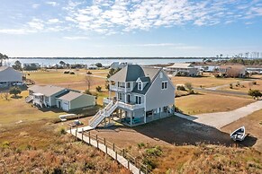 Downeast Retreat 4 Bedroom Home by RedAwning