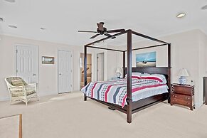 Downeast Retreat 4 Bedroom Home by RedAwning