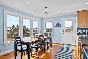 Downeast Retreat 4 Bedroom Home by RedAwning