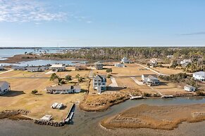 Downeast Retreat 4 Bedroom Home by RedAwning