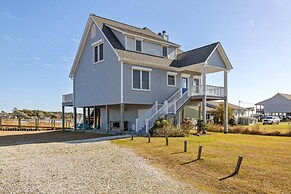 Downeast Retreat 4 Bedroom Home by RedAwning