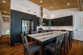 Oceans 6 4 Bedroom Condo by RedAwning