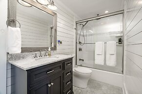 Oceans 6 4 Bedroom Condo by RedAwning