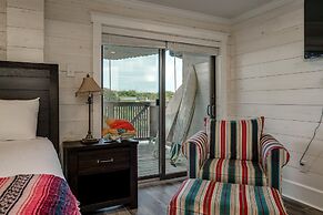 Oceans 6 4 Bedroom Condo by RedAwning