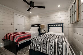 Oceans 6 4 Bedroom Condo by RedAwning