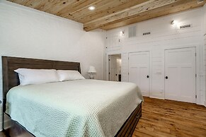 Oceans 6 4 Bedroom Condo by RedAwning