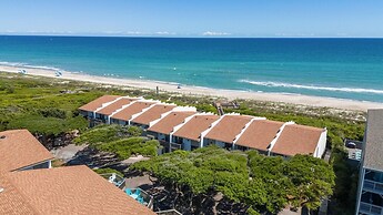 Oceans 6 4 Bedroom Condo by RedAwning