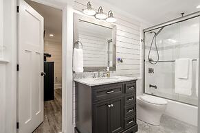 Oceans 6 4 Bedroom Condo by RedAwning