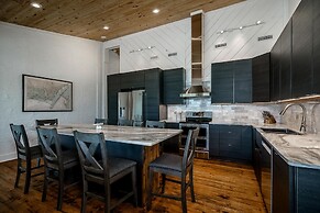 Oceans 6 4 Bedroom Condo by RedAwning