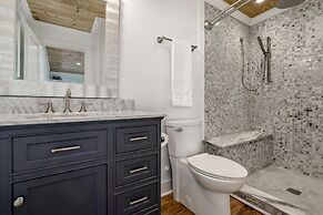 Oceans 6 4 Bedroom Condo by RedAwning