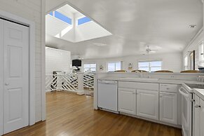 Suncatcher 4 Bedroom Home by RedAwning