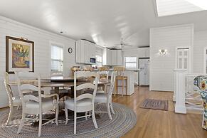 Suncatcher 4 Bedroom Home by RedAwning