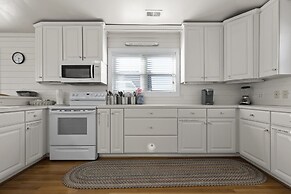 Suncatcher 4 Bedroom Home by RedAwning