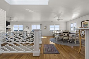 Suncatcher 4 Bedroom Home by RedAwning