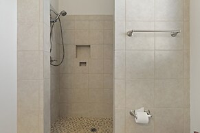 Suncatcher 4 Bedroom Home by RedAwning