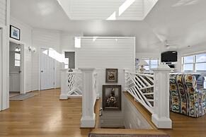 Suncatcher 4 Bedroom Home by RedAwning