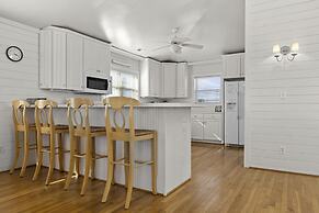 Suncatcher 4 Bedroom Home by RedAwning