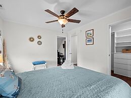 Sea La Vie 3 Bedroom Home by RedAwning