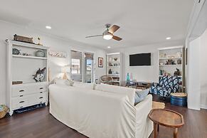 Sea La Vie 3 Bedroom Home by RedAwning