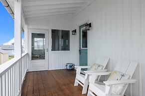 Sea La Vie 3 Bedroom Home by RedAwning