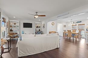 Sea La Vie 3 Bedroom Home by RedAwning