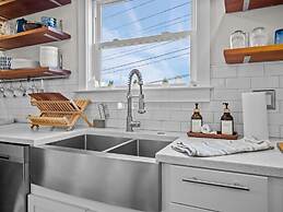 Sea La Vie 3 Bedroom Home by RedAwning