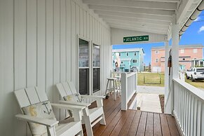 Sea La Vie 3 Bedroom Home by RedAwning