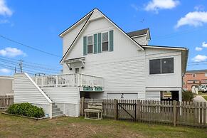 Sea La Vie 3 Bedroom Home by RedAwning