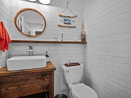 Sea La Vie 3 Bedroom Home by RedAwning